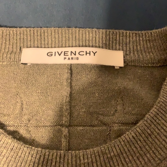 Authentic Star-patch Wool-knit Givenchy sweater. Worn once. 10/10 Condition. (M) - Picture 4 of 4